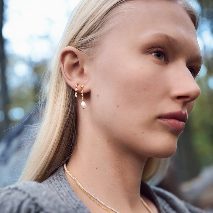 Maanesten Celise vergulde oorbellen m. witte zirkonia – productafbeelding 2