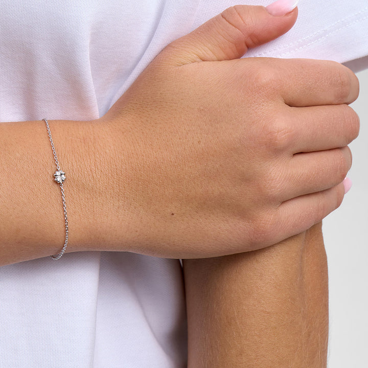 Flower 15, armbånd i sølv med lille blomst, feminint design på håndled. Model 7150359_1M