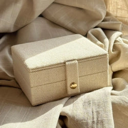 Aqua Dulce Jewellery Box Medium Sand – middelgroot zandkleurig