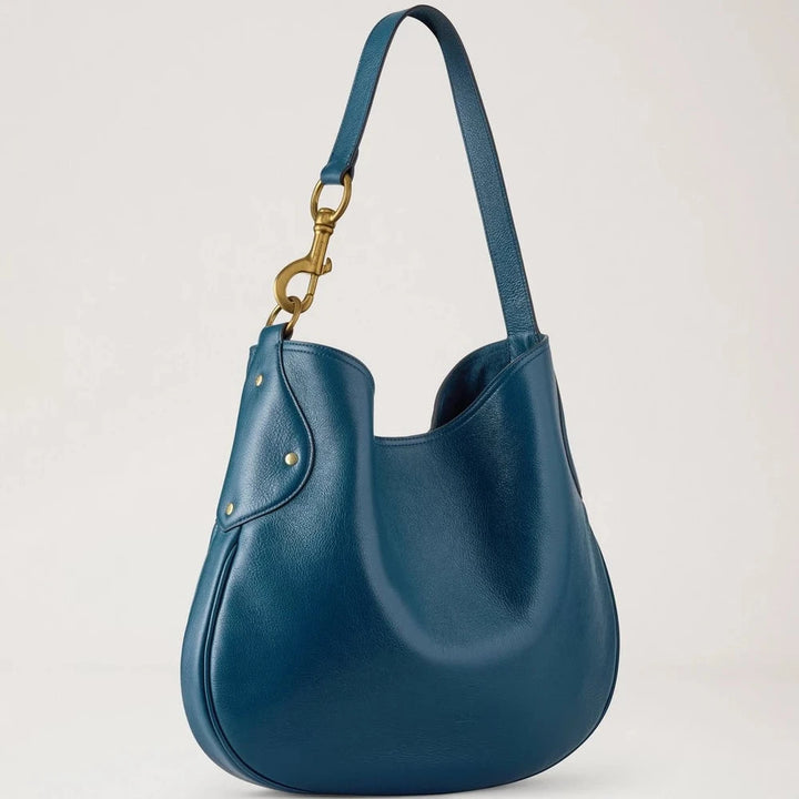 Hobo Bag HH0101 i mørkeblåt læder med guld metalspænde, blød rund form. Model 748U939