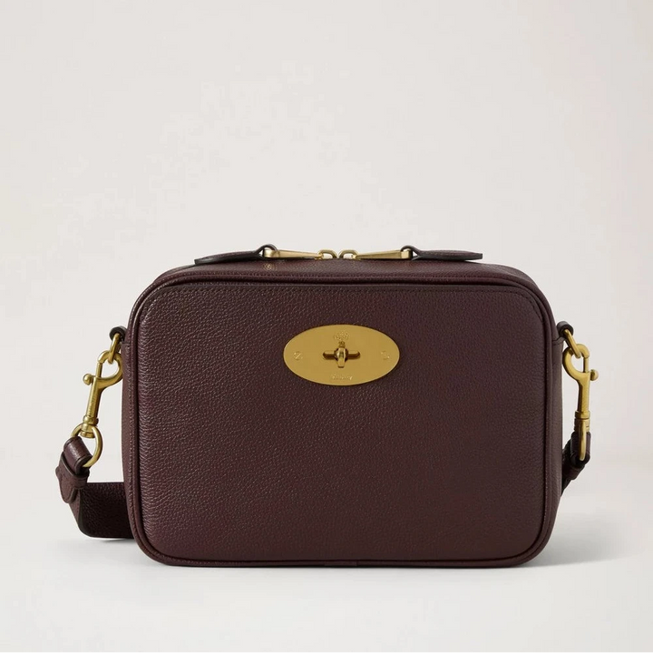 {{921cf36303645c3b0a5a5c31fe16d3}} Darley Camera Bag Small Classic Grain Oxblood – productafbeelding 2