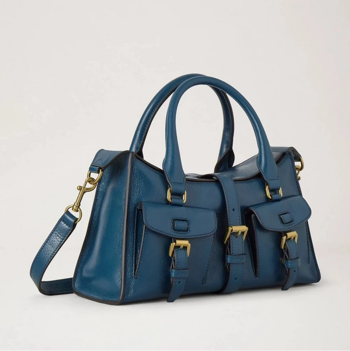Bayswater Satchel Chalk Enamel Blue, elegant håndtaske i blåt læder med guldspænder. Model HH9977_748U939_4