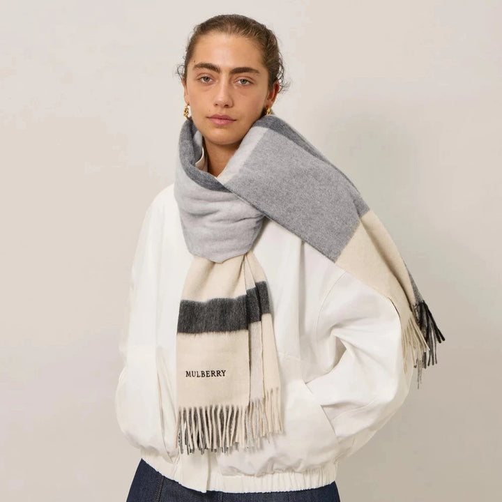Mulberry Large Check Merino Wool Scarf Eggshell & Foggy Grey – productafbeelding 2