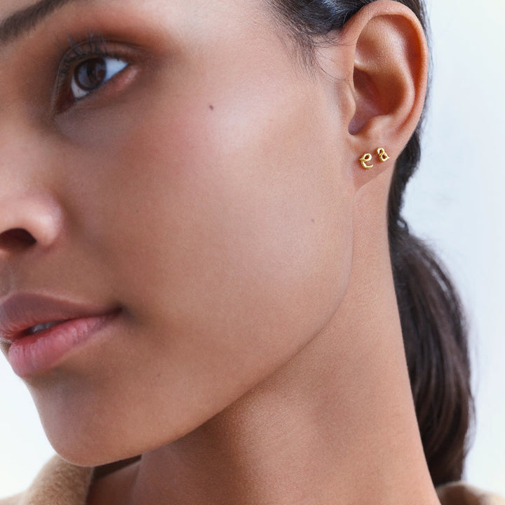 Alfabet enkele oorbel