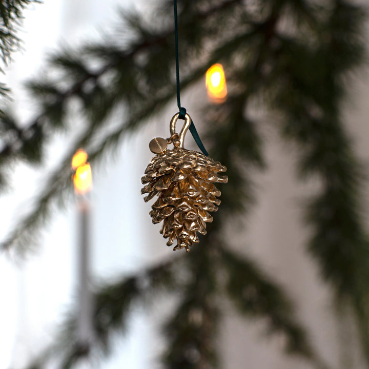 Flora Danica Dennenappel – met 18-karaats vergulde kerstversiering – productafbeelding 2