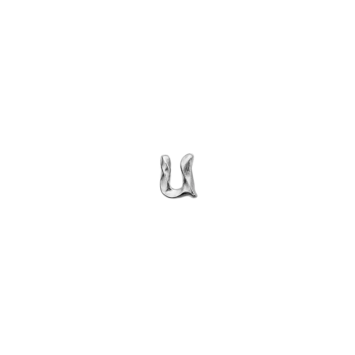 Maanesten alfabet enkele letter oorbellen A-W in zilver