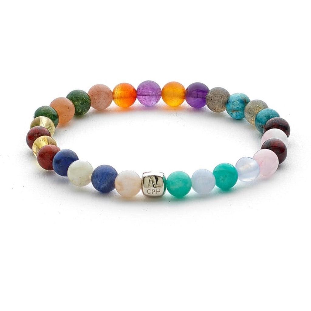 Alexander Lynggaard Armband Singapore 6mm met gekleurde parels en zilveren detail op een witte achtergrond. Modelc20342-001