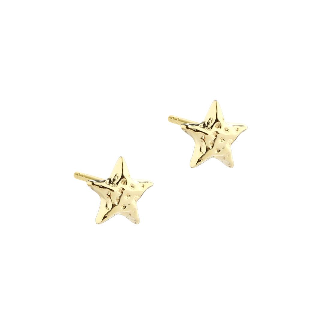 Aqua Dulce Astra Star Stud Earrings Gold Plated toont een paar gouden stervormige oorknopjes, model 5912-5912-1.