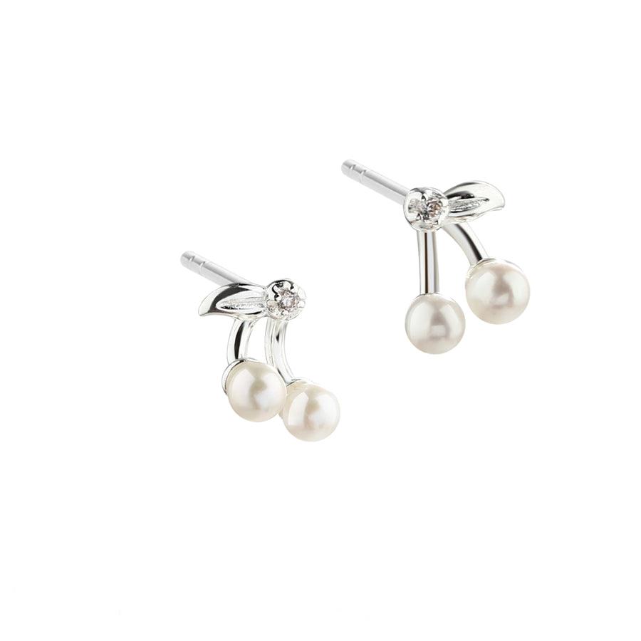 Aqua Dulce Cherry Pearl oorbellen in zilver met witte parels en sprankelende details, model 5703-1.