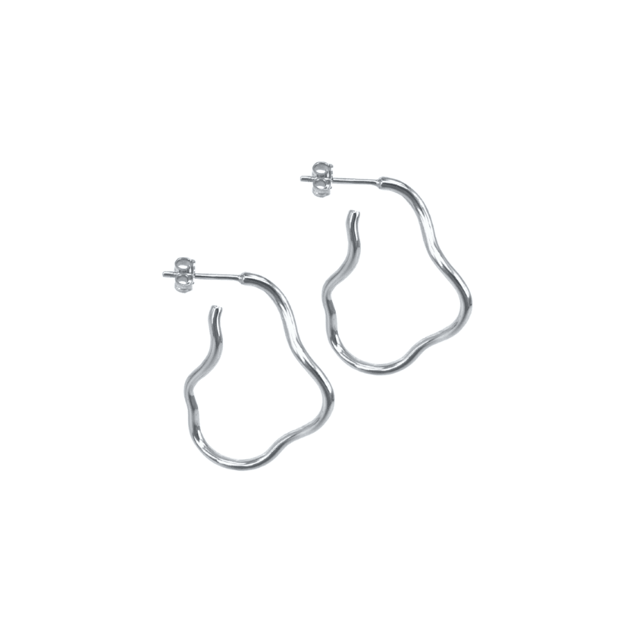 Aqua Dulce Curly Hoop Silver, open oorbellen in een golvend zilver design met een glanzende afwerking. Model 5717-1.