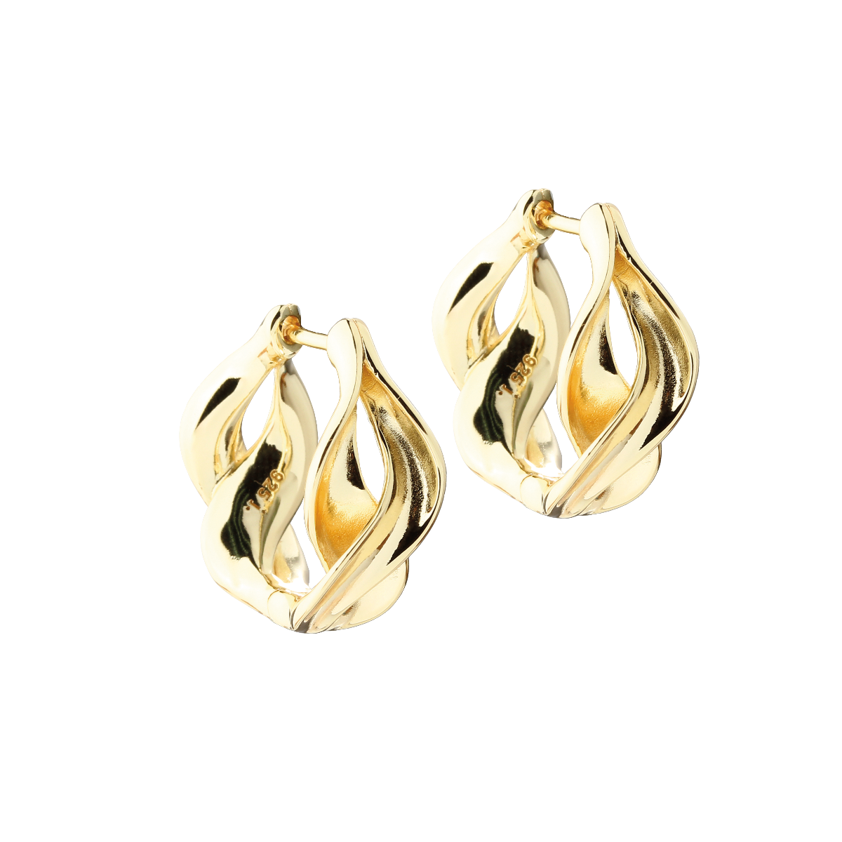 Aqua Dulce Curva Hoop in vergulde, elegante gedraaide oorbellen met een glanzend oppervlak. Model 6512-1