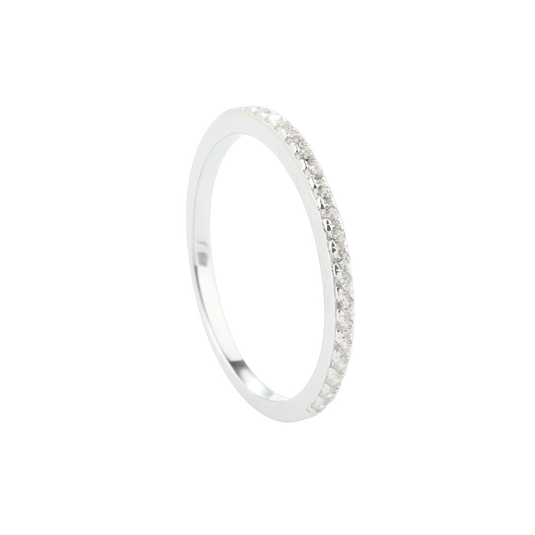 Aqua Dulce Darling Raya Ring Silver, slanke zilveren ring met glanzend oppervlak en heldere stenen. Model 5983-5983-001-1