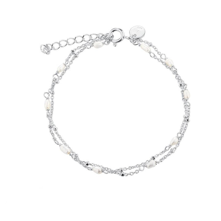 Aqua Dulce Rice Dot Dubbele Armband met dubbele zilveren kettingen en kleine witte parels. Model 5371-5371-1