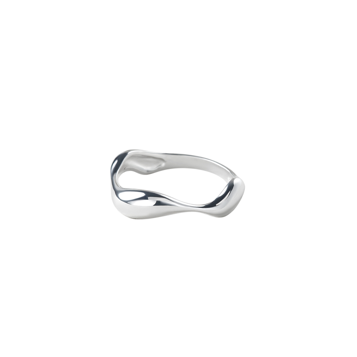 Aqua Dulce Wave Ring in zilver met organisch, golvend design, glanzend oppervlak. Model6625-001-1