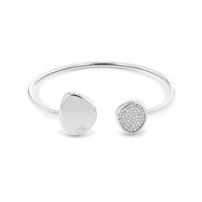 Calvin Klein Enchant Bangle in zilver met glanzende en pavé-decoratie, minimalistisch design. Model35000214-1