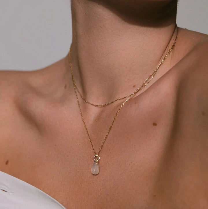 carre-10-karaats-druppel-hout hanger-m-manesten prachtige druppel hanger in goud met witte steen naar model. ModelTL4395MO-2