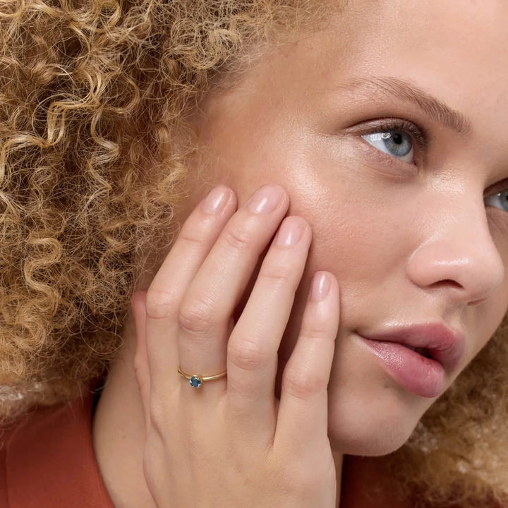 carre-iris-10kt-gouden-ring-m-london-bla-topaz-tr4109lbt-001 bij de hand gezien, gouden ring met blauwe topaas steen. ModelTR4109LBT-001