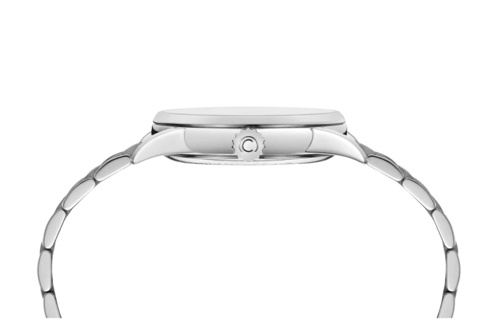 Certina DS-1 zwarte wijzerplaat Powermatic 80 38 mm vanaf de zijkant gezien, slanke zilverkleurige horlogekast en ketting, elegante uitstraling.