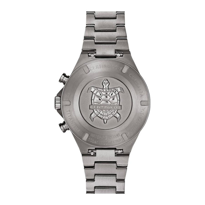 Certina DS-7 Chronograaf Quartz Blue Titanium 41 mm, detail van de achterkant van de kast met schildpadmotief.