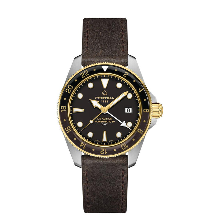 Certina DS Action GMT Powermatic 80 met zwarte wijzerplaat, gouden details en bruin lederen band. ModelC0329292605100