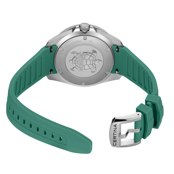 Certina DS X GMT 41 mm met groene rubberen band, achterkant van kast met schildpadmotief, model C0474521708100