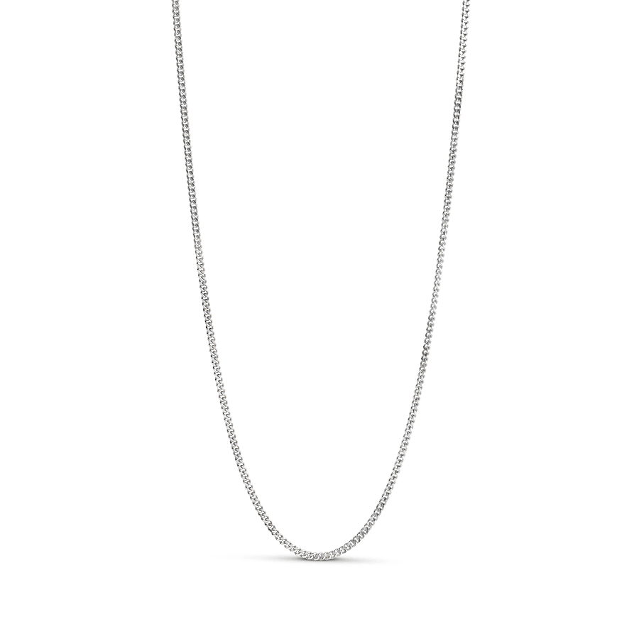 Enamel Curb Chain Necklace sol toont een eenvoudige, zilverkleurige ketting in glanzend metaal. ModelN115S-N115S-1.