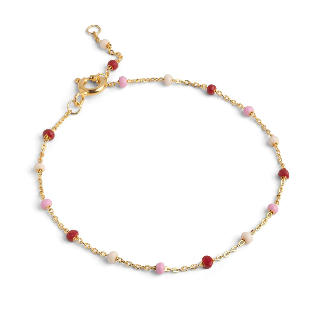 enamel lola rosie armband b66g rosie met gouden ketting en kleine parels in roze en rode tinten op een witte achtergrond. Model b66g-rosie-1