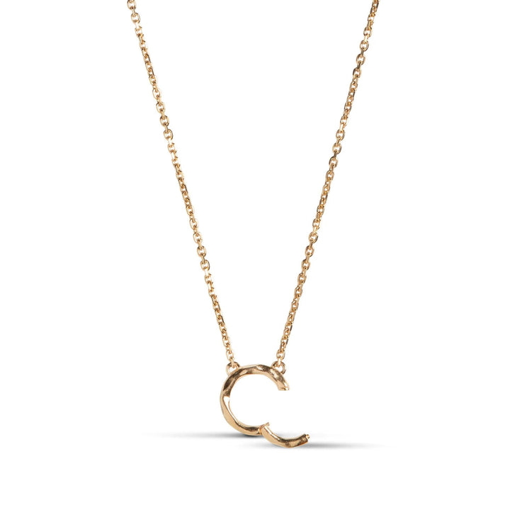 Enamel Schatketting met hanger in glanzende gouden look, afgebeeld op witte achtergrond. Modeln130g-n130g-2.