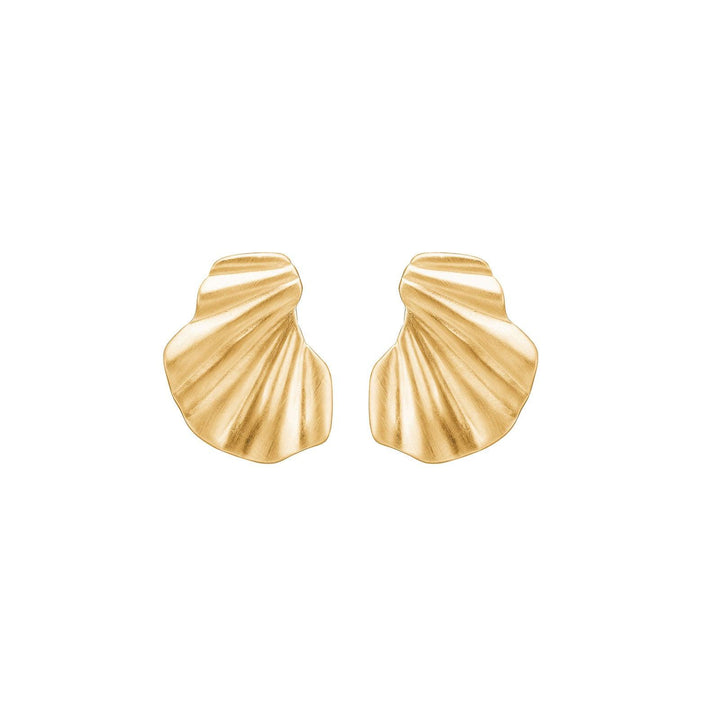 Enamel Wave Silver-gilt Studs toont een set golfvormige studs in een mat vergulde look. ModelE70GM-E70GM-1.