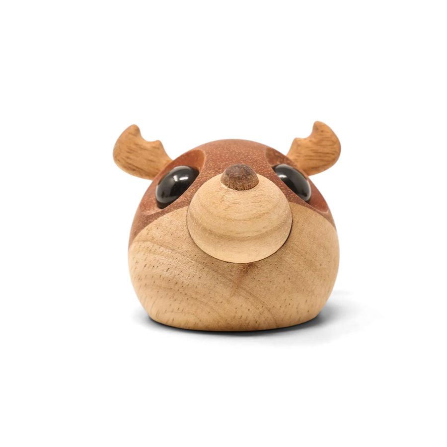 Fablewood Kaj het kleine regendier, klein rendierfiguur in licht en donker hout, model 1125-1
