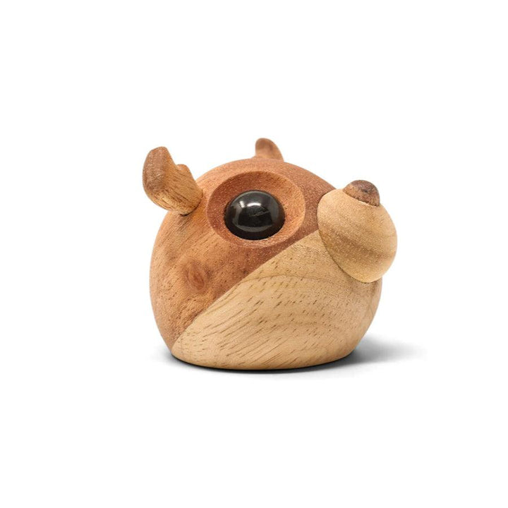 Fablewood Kaj Het Kleine Regendier, decoratief figuur in licht en donker hout, model 1125-2.