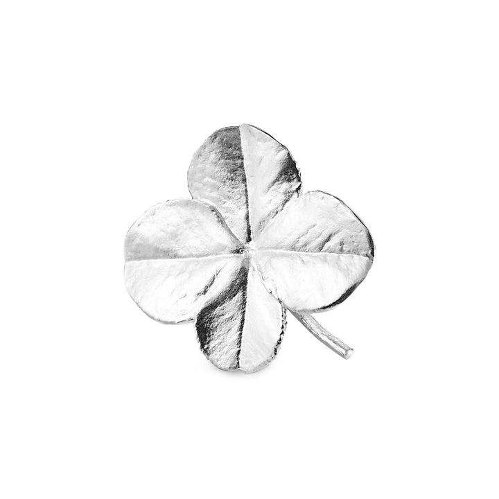 Flora Danica Klavertje vier broche Zilver toont een gedetailleerde klavertje vier broche in helder zilver. Model 907-flc-bro-s