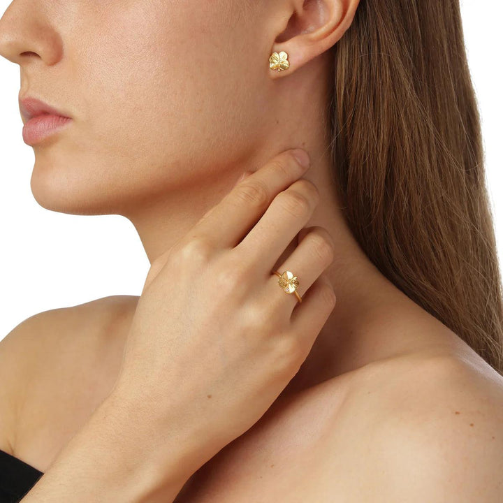 Flora Danica Klaverring 18kt goud met. Diamant weergegeven aan de ene kant, elegant klaverontwerp. Model flc-ri-18k-g-52-2