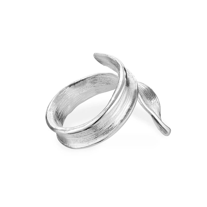 Flora Danica Grass Statement Ring Zilver met organisch, gestructureerd oppervlak in elegant design. Model 907-GR-STRI-S-001-2