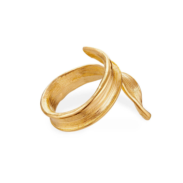Flora Danica Grass Statement Ring Zilver Verguld toont een organisch gedraaide, matgouden ring met textuur. Model 907-GR-STRI-G-001
