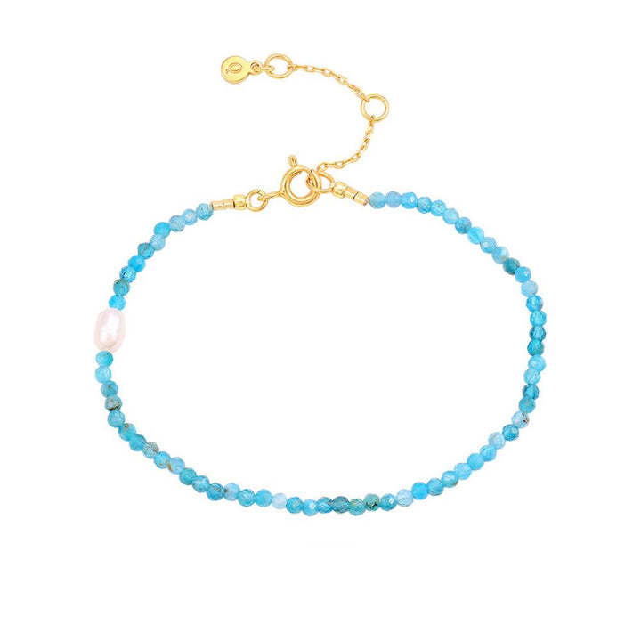 Hultquist Copenhagen Wren Perle Armband met blauwe parels, witte zoetwaterparel en gouden sluiting. ModelS08580G-1.