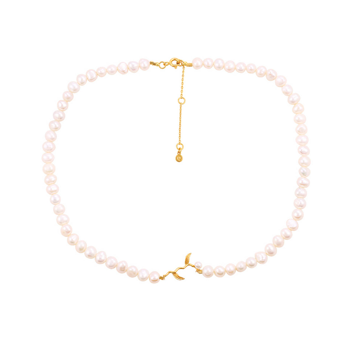 Hultquist Marigold Pearl ketting met witte zoetwaterparels en goudkleurige sluiting, Model S08660G-1.