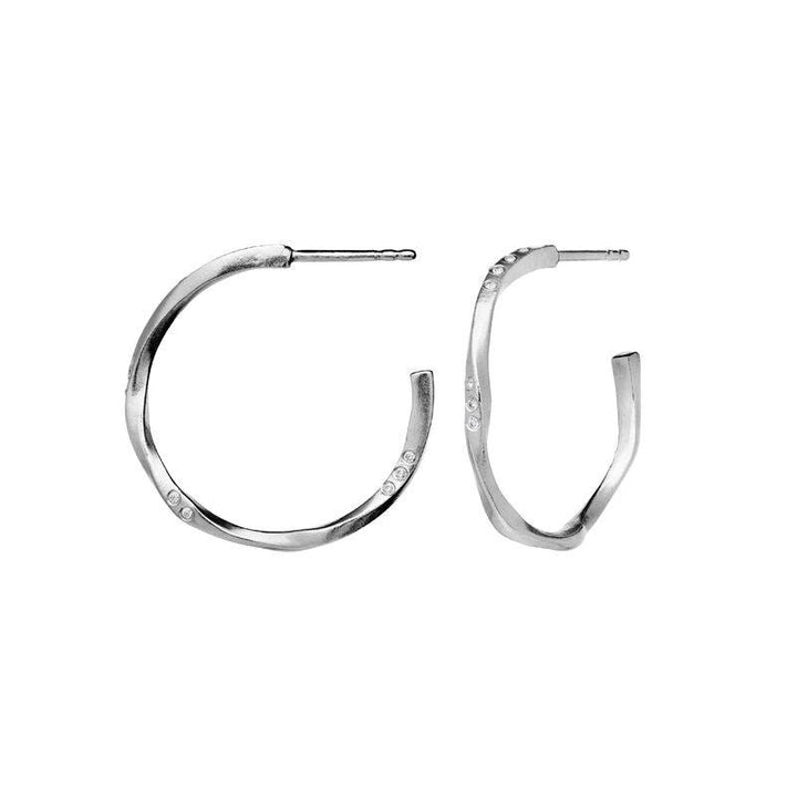 Moonstone Echo Medium Hoops 23mm in zilver met golvend oppervlak en kleine gezette steentjes. Model 9862c-9862c-2