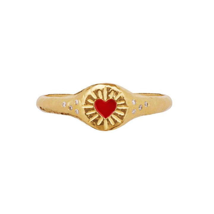 maansteen-hayali-ring-met-hart met rood emaille hart en kleine heldere stenen in mat gouden afwerking. Model4838a-001