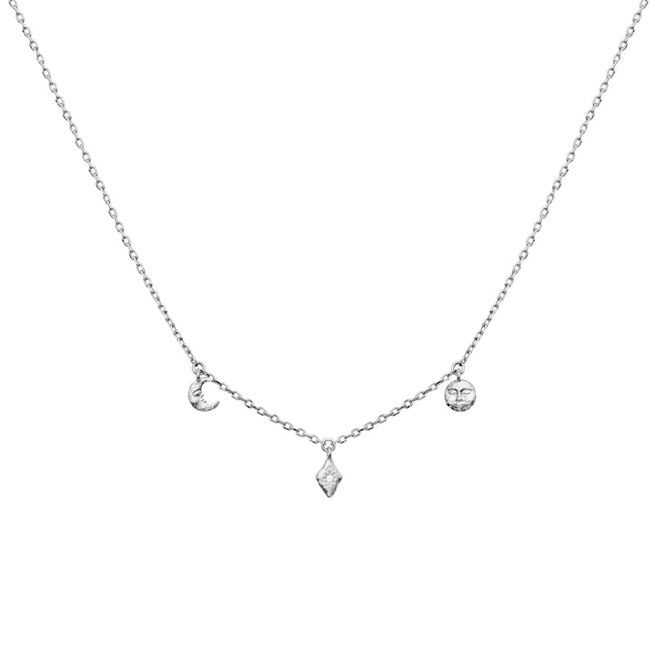 Maanesten Lea zilveren ketting met maan, diamant en zon hanger aan een eenvoudige ketting. Model 2806c-1.