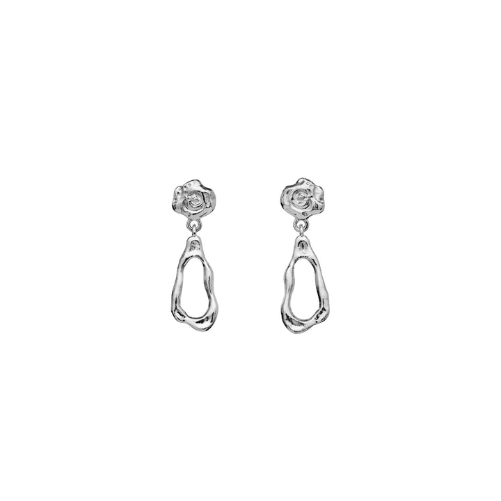 Maansteen Lydia zilveren oorbellen; organische vormen in glanzend zilver, vanaf de voorkant gezien tegen een witte achtergrond. Model 9996c