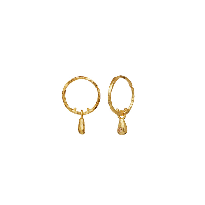 maansteen-millie-oorbel-18kt-verguld-sterling-sol afgebeeld met gehamerde structuur en druppelhanger, model 10001a-2