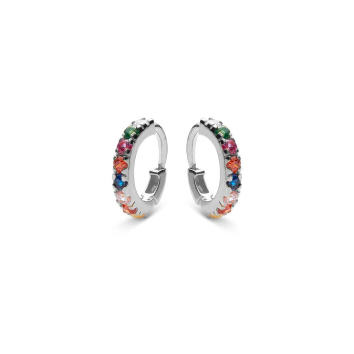 Moonstone Nubia Color Oorbellen in zilver met gekleurde stenen, twee creolen op een witte achtergrond. Model 9337c-9337c-1