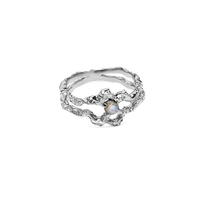 Maansteen Shelly Ring in zilver met organische structuur en kleine iriserende steen. Model4738c-001-2.