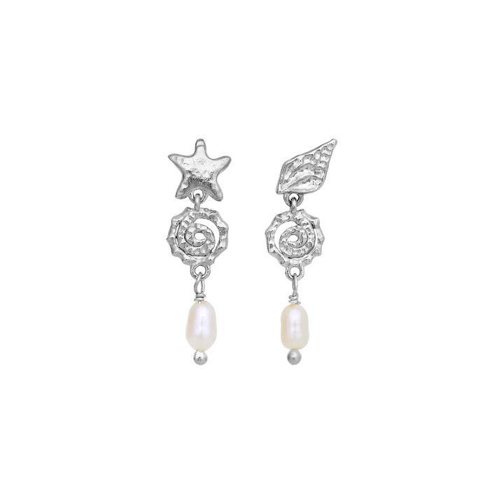 Maanesten Zumi Earrings Zilver, unieke asymmetrische oorbellen met ster, schelp en parel. Model 10118c