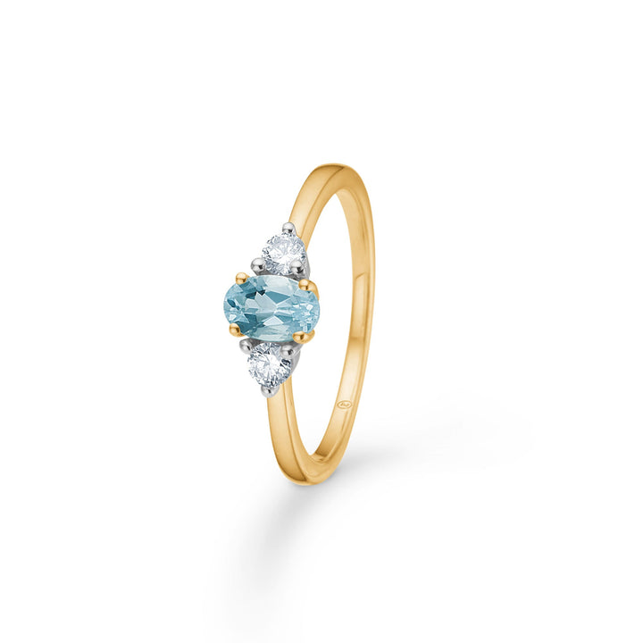 Mads Z 14kt Golden Sky-ring met topaas en diamanten, weergegeven in goud met blauwe ovale topaas en heldere diamanten, model 1546128-001