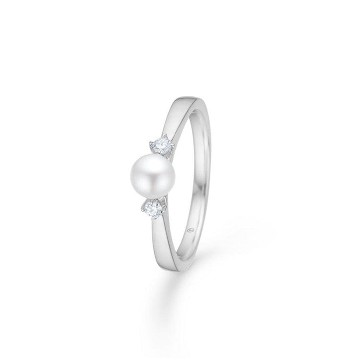 Mads Z 14kt witgouden Crown Trinity Pearl Ring met parel en diamanten in een elegant ontwerp, model 1643708-001