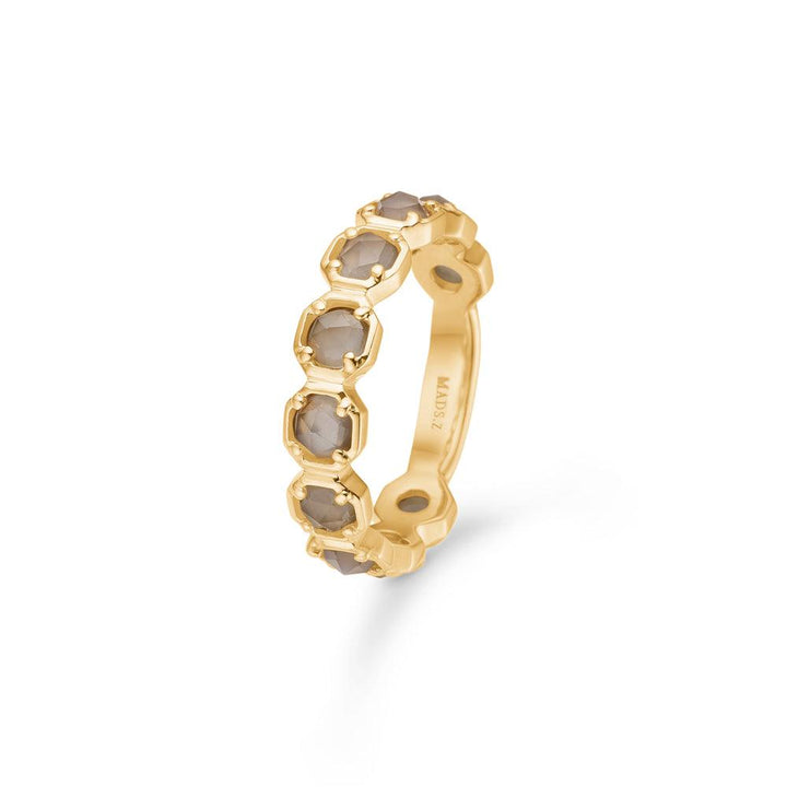 Mads Z 14kt Otilia ring met grijze manensteen, elegante gouden ring in open design. Model 1546136-001-1