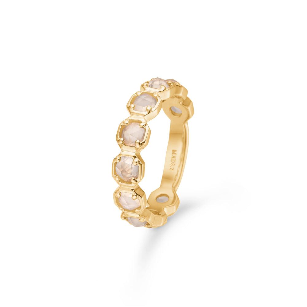 Mads Z 14kt Otilia-ring met witte maansteen in gefacetteerd ontwerp en gouden afwerking, model 1546135-001.
