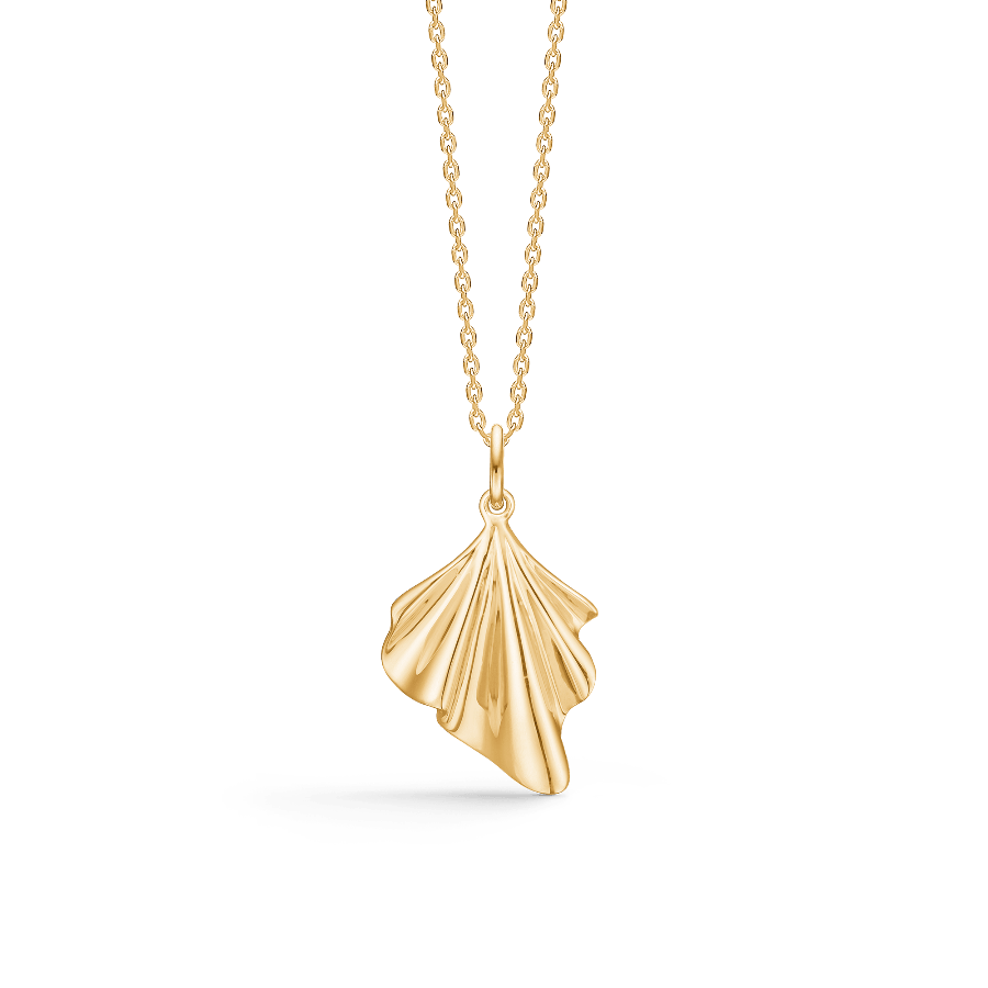 Mads Z 14kt fluwelen hanger in helder goud aan ketting, organisch gevormd. Model 1530188-1.